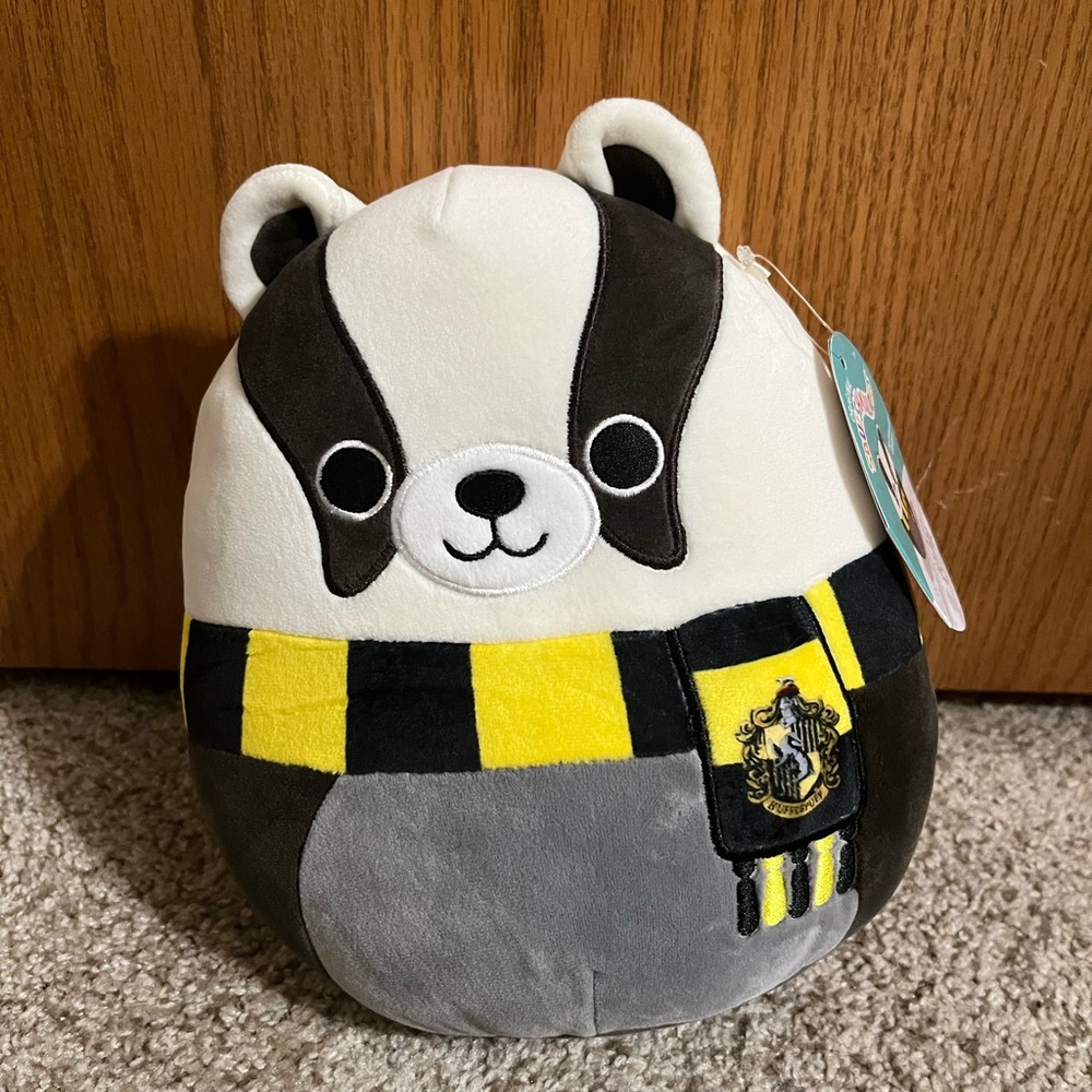 NWT Hufflepuff Squishmallow Harry Potter